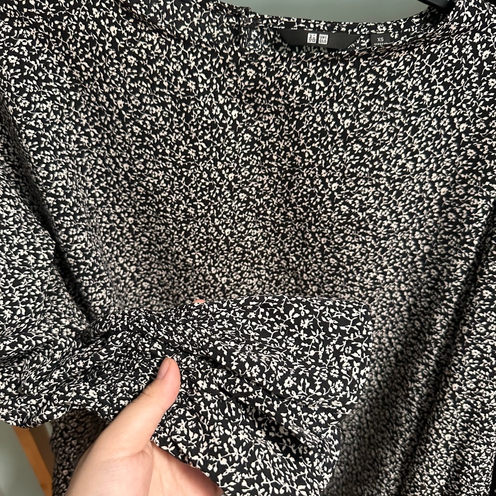 Uniqlo Black Floral Crewneck Blouse - Picture 5 of 7